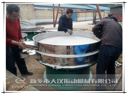 1500mm振動(dòng)篩篩框安裝 1500mm振動(dòng)篩篩框安裝
